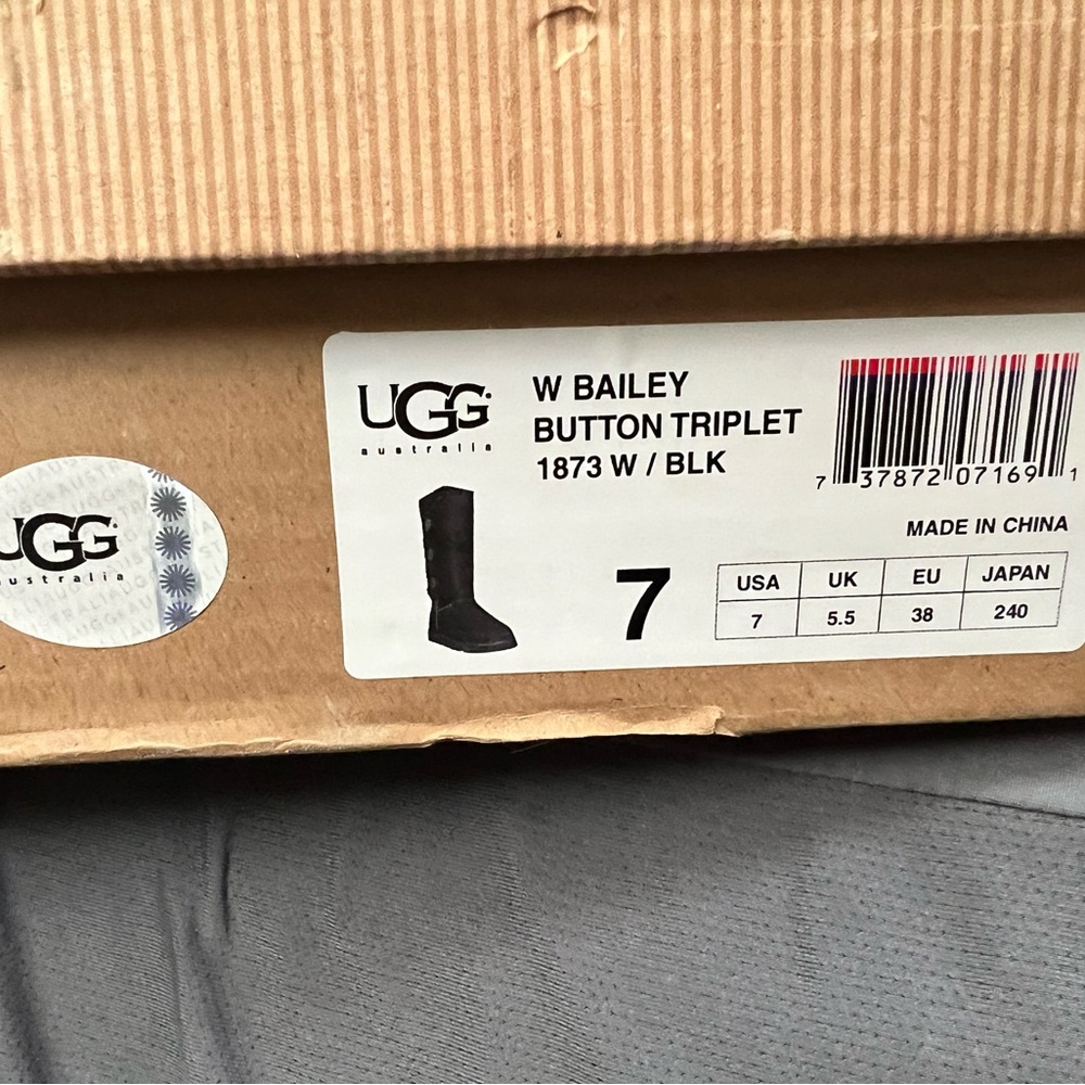 Ugg Bailey Button - image 5